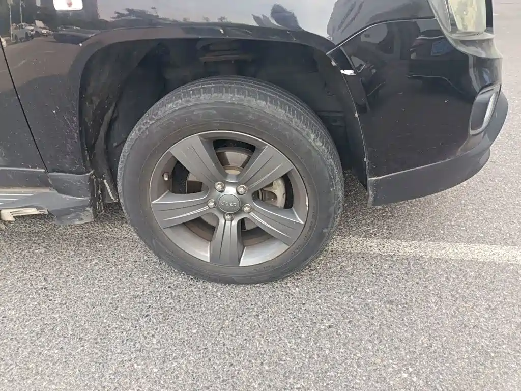 Jeep Compass (Import) — миниатюра 10