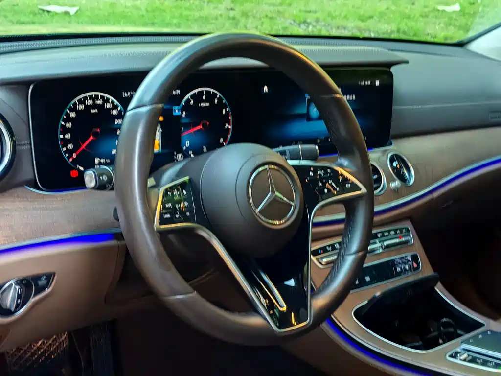 Mercedes-Benz E-Class — миниатюра 9