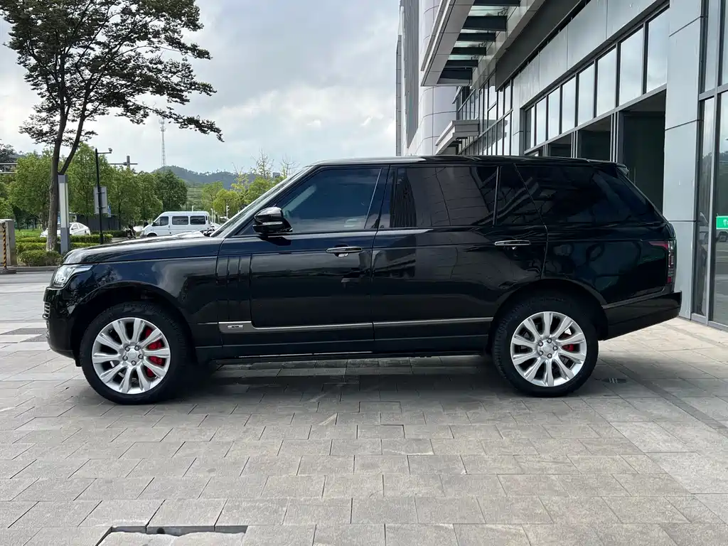 Land Rover Range Rover — миниатюра 3