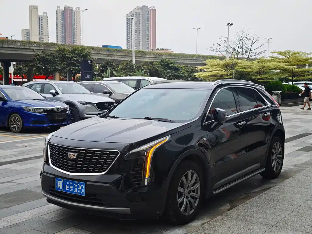 Купить Cadillac XT4