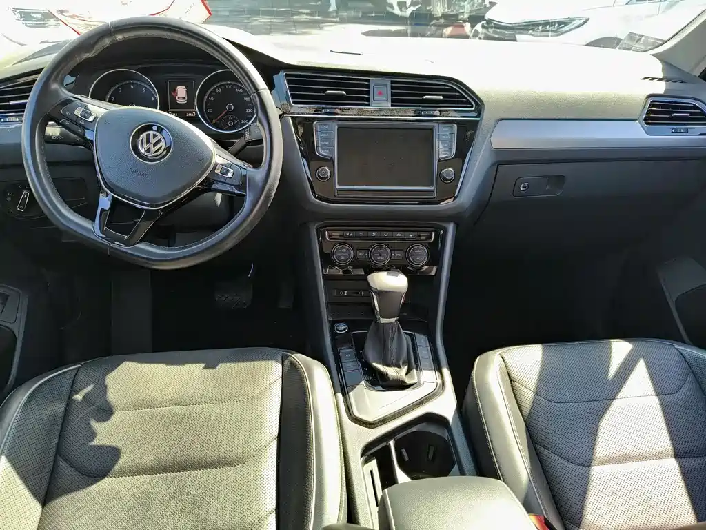 Volkswagen Tiguan L — миниатюра 16