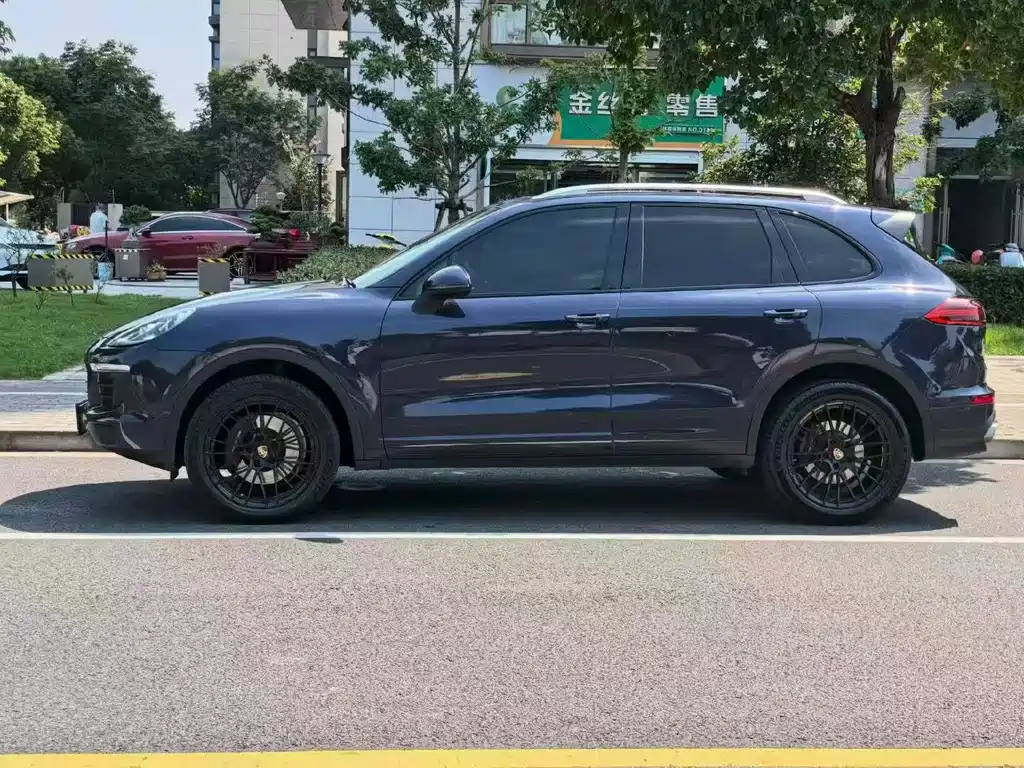 Porsche Cayenne — миниатюра 3