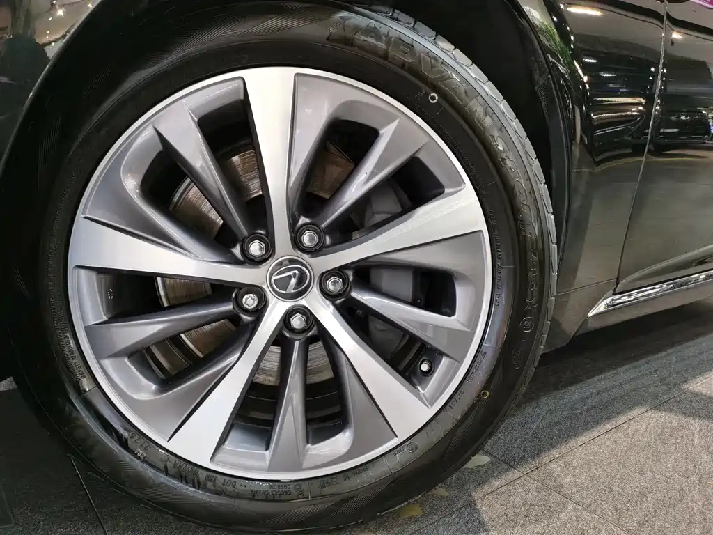 Lexus LS — миниатюра 18