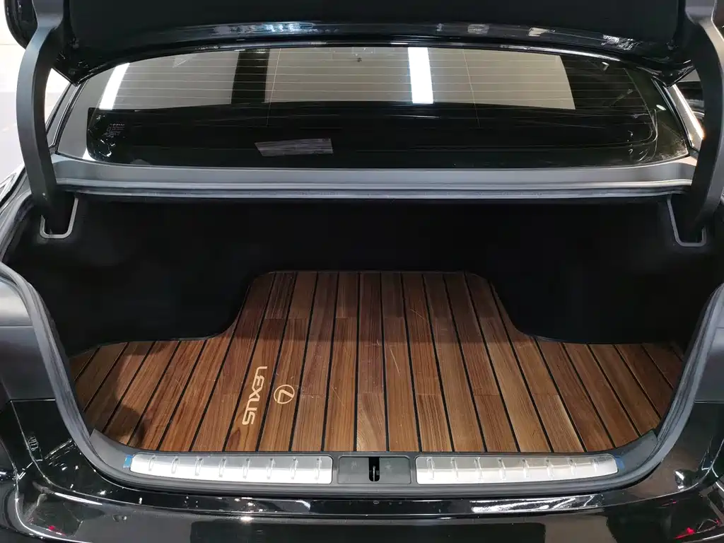 Lexus LS — миниатюра 16