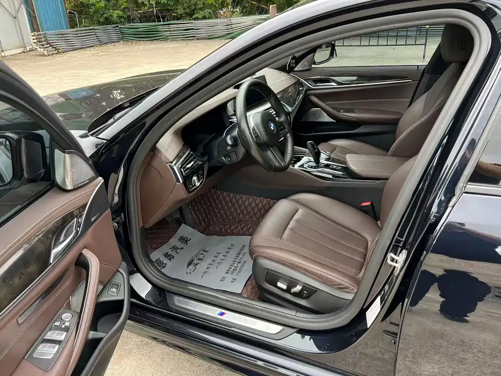 BMW 5 Series — миниатюра 8