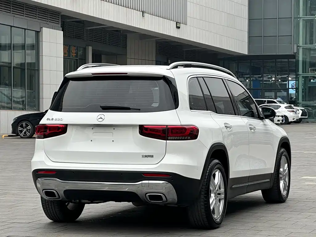 MERCEDES-BENZ GLB