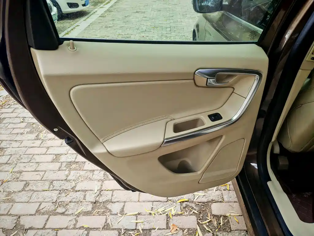 Volvo XC60 (Import) — миниатюра 11