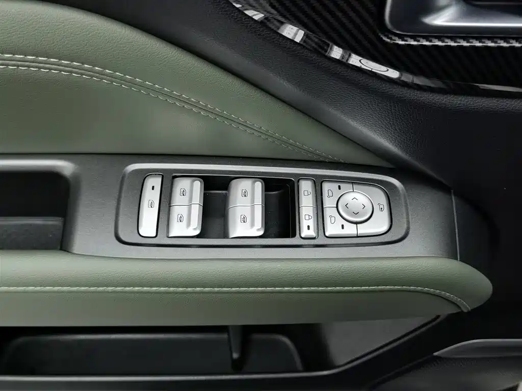 BAOJUN YUE ALSO PLUS