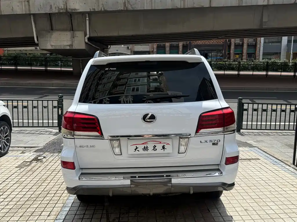 Lexus LX — миниатюра 5