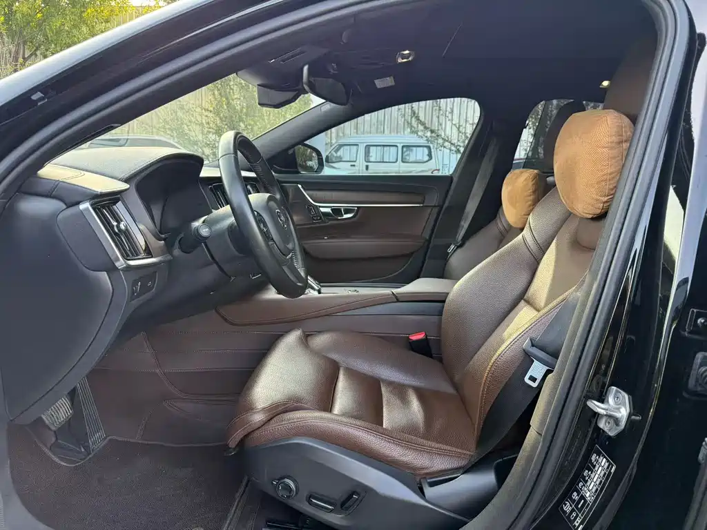 Volvo S90 — миниатюра 4