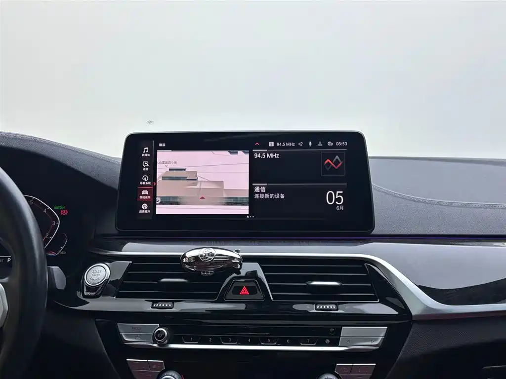 BMW 5 Series — миниатюра 13