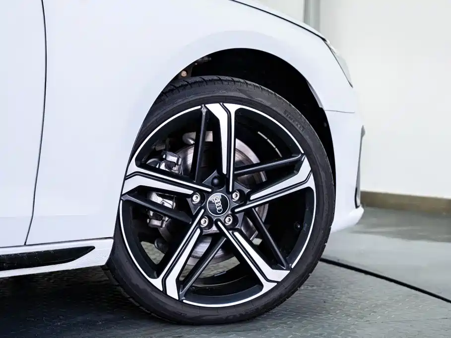 Audi A4L 2024 40 TFSI Luxury