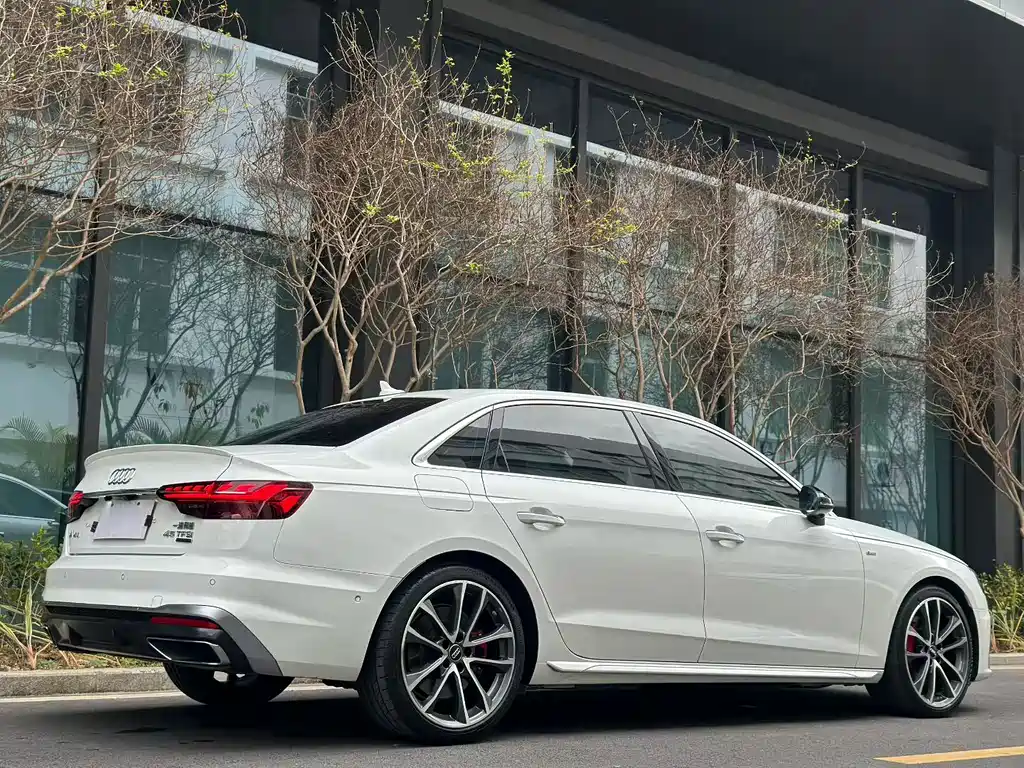 Audi A4L 2022 45 TFSI quattro