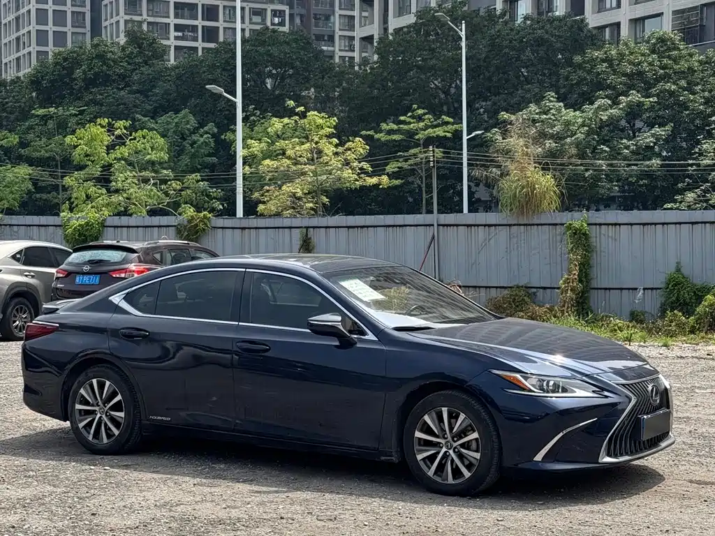Lexus ES 2018 300h V
