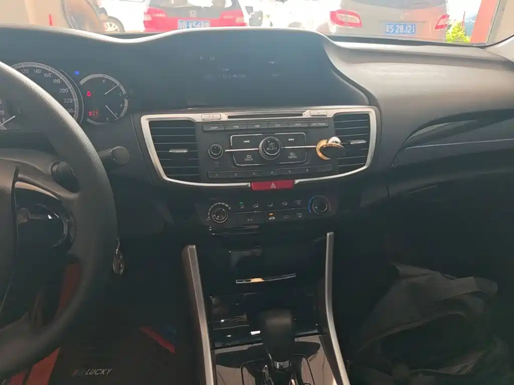 Honda Accord — миниатюра 13