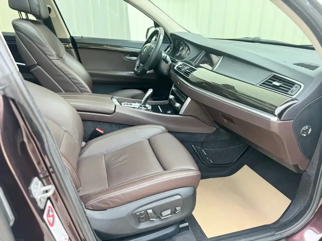 BMW 5 Series GT — миниатюра 13