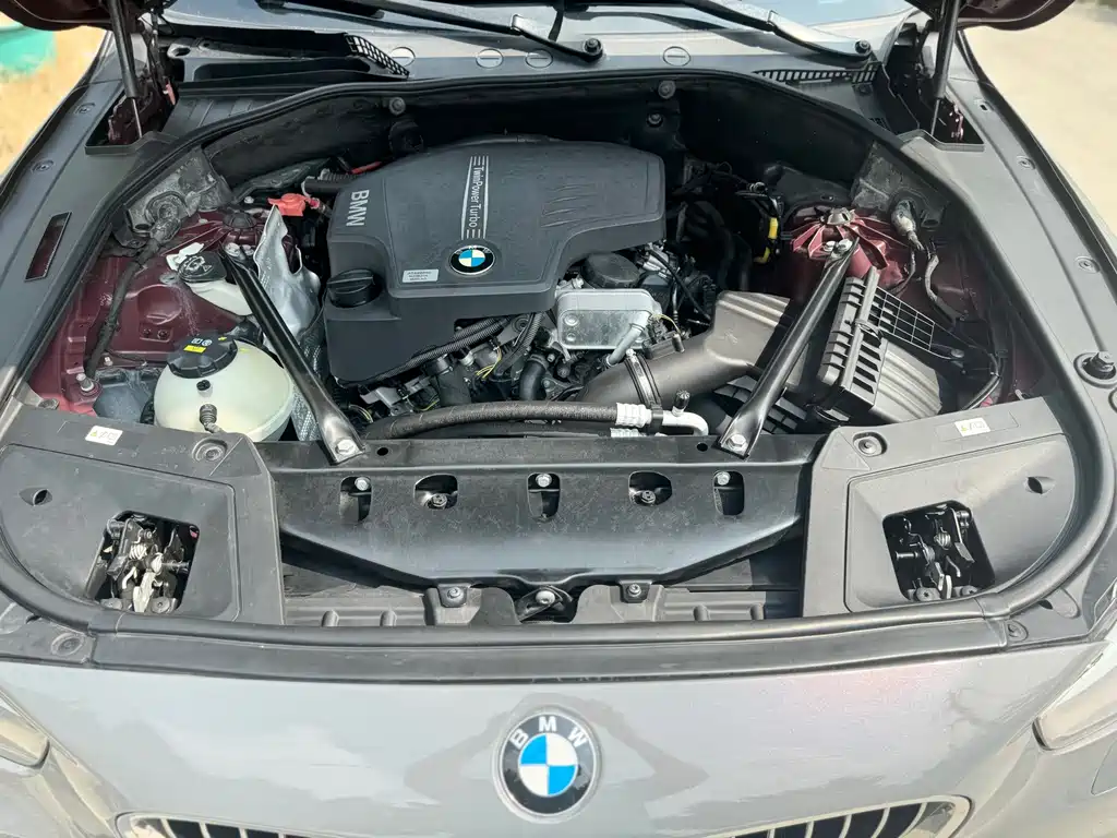 BMW 5 Series GT — миниатюра 21