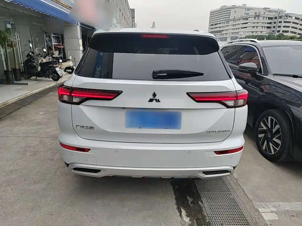 Mitsubishi Outlander — миниатюра 6