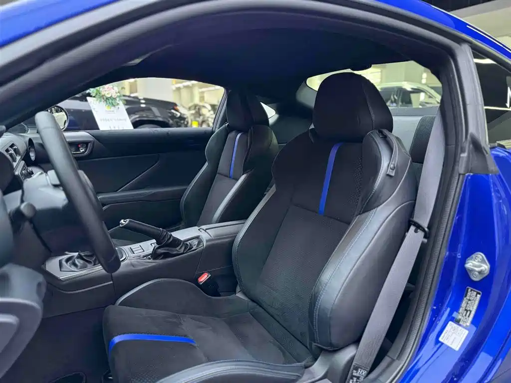 Subaru BRZ 2.4L Manual 10th Anniversary Commemorative Edition, фото 12