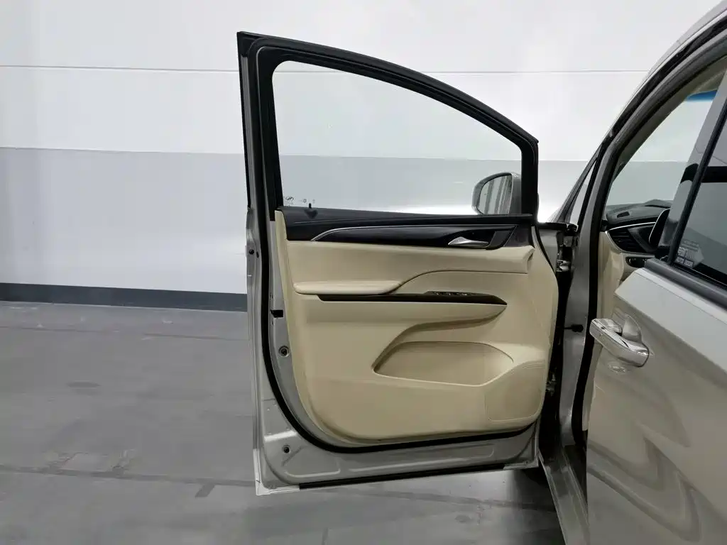 Buick GL8 — миниатюра 8