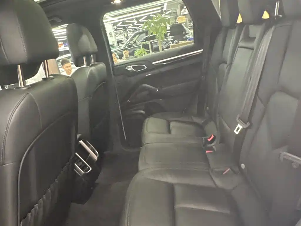 Porsche Cayenne — миниатюра 7