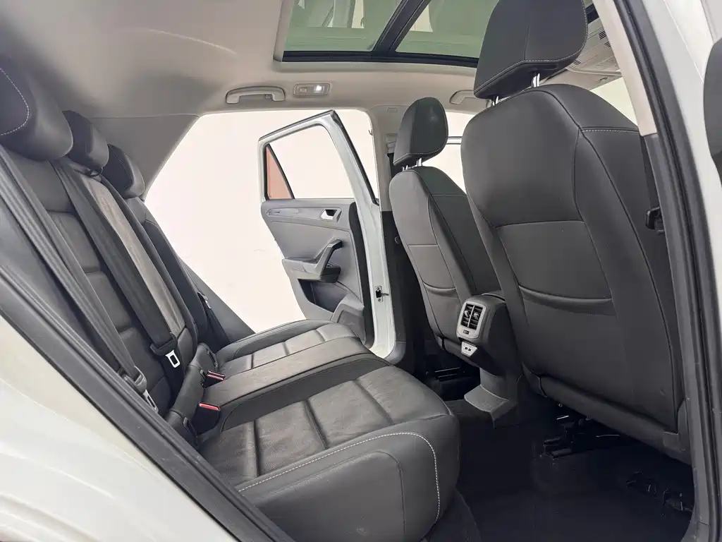 VOLKSWAGEN T ROC EXPLORING SONGS