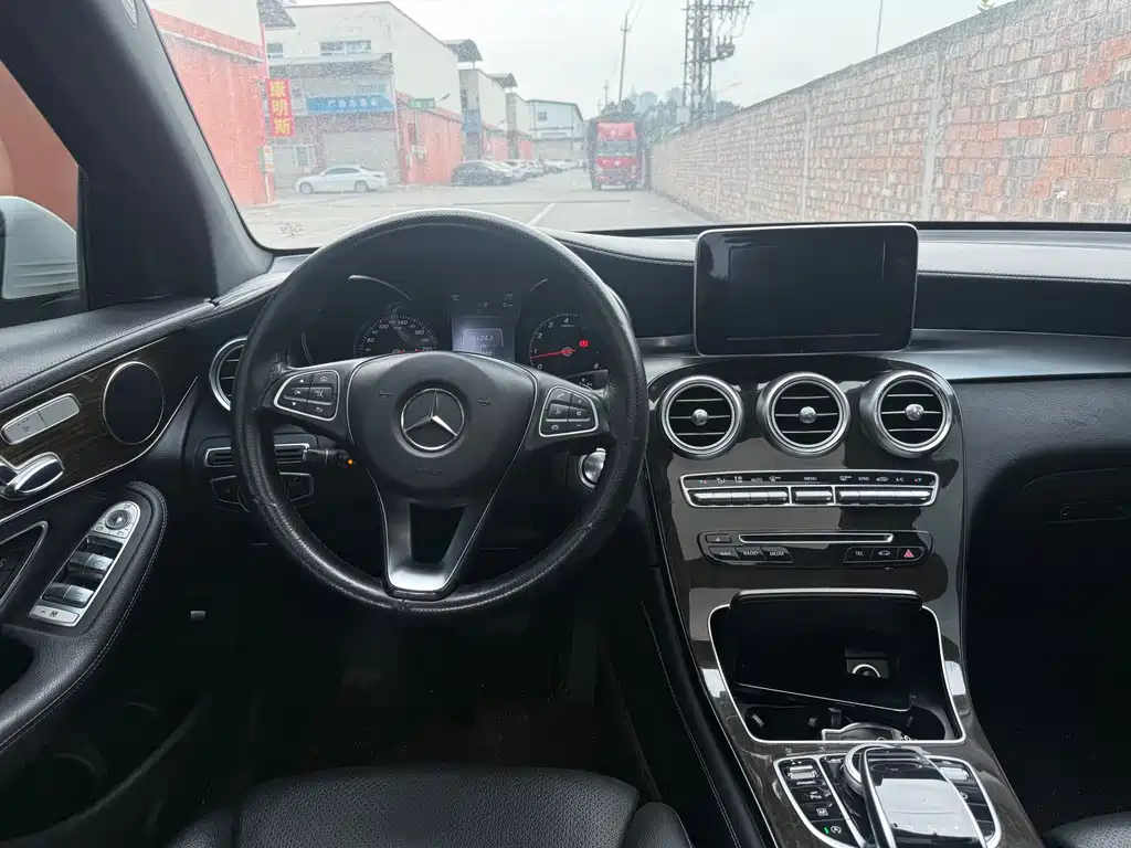 MERCEDES-BENZ GLC