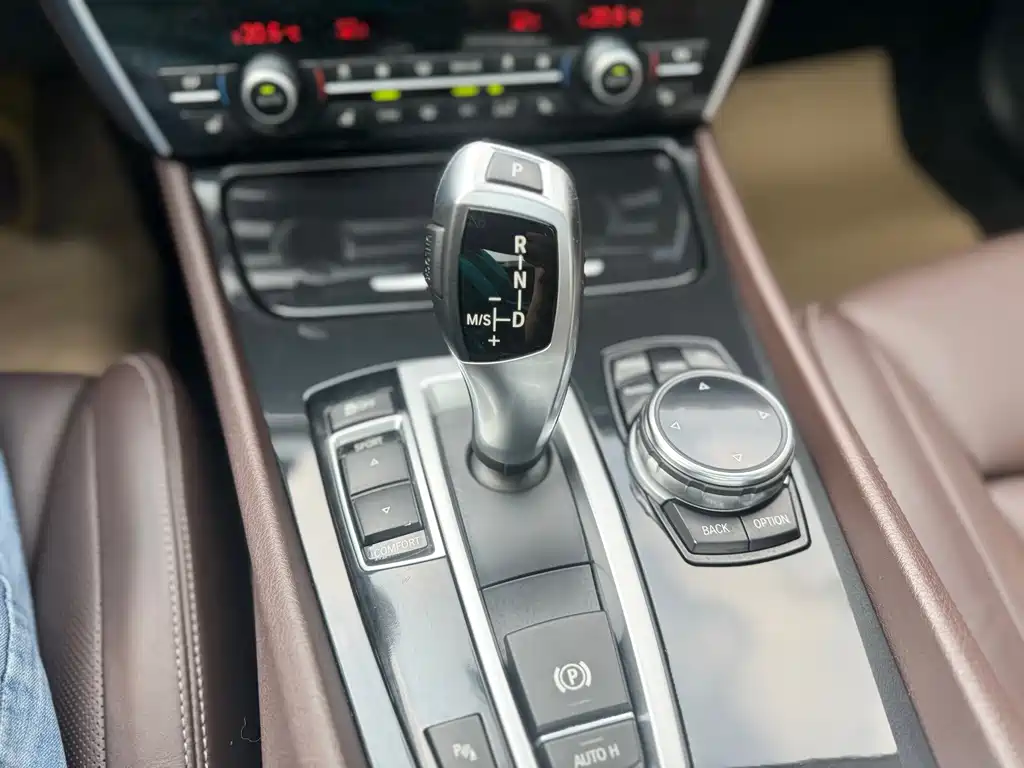 BMW 5 Series GT — миниатюра 9