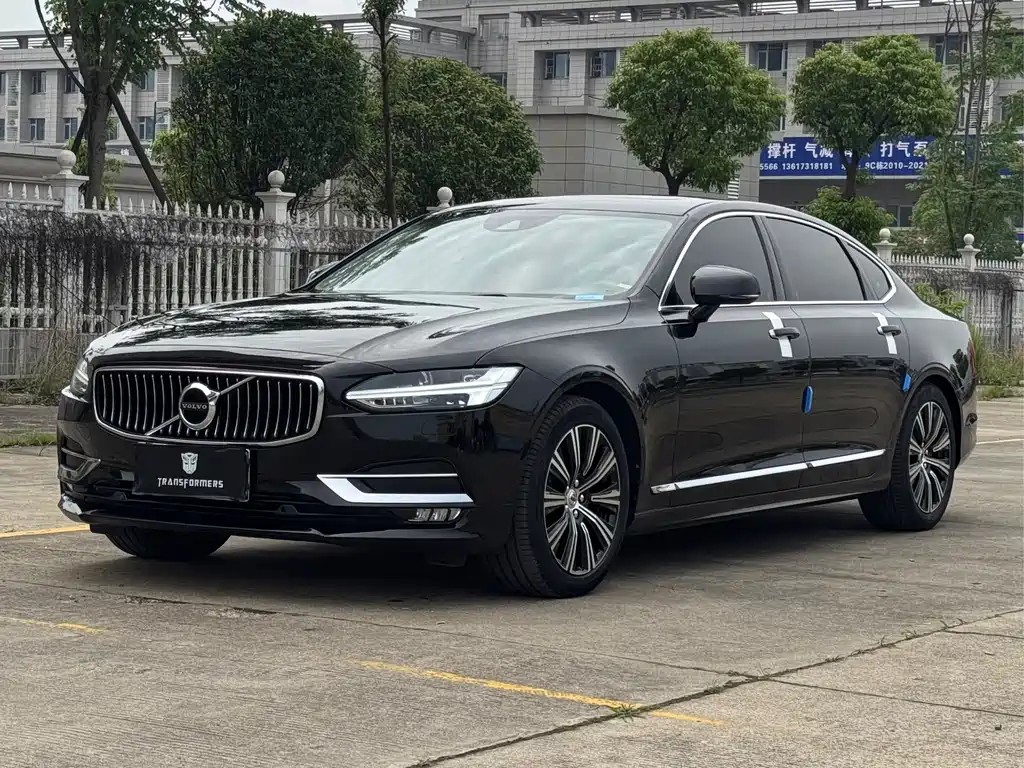 Купить Volvo S90