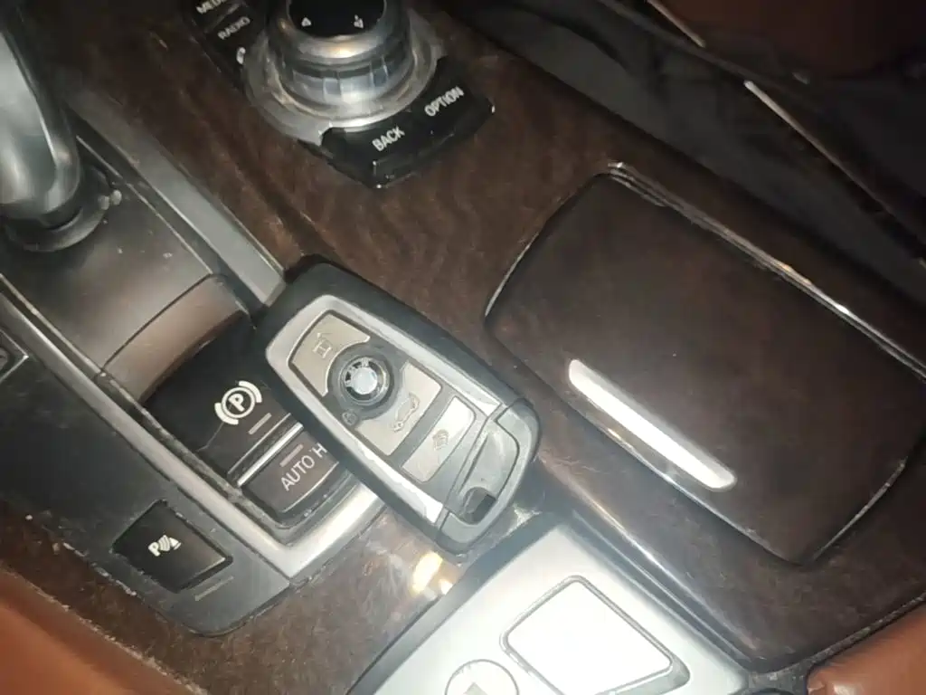 BMW 5 Series — миниатюра 13