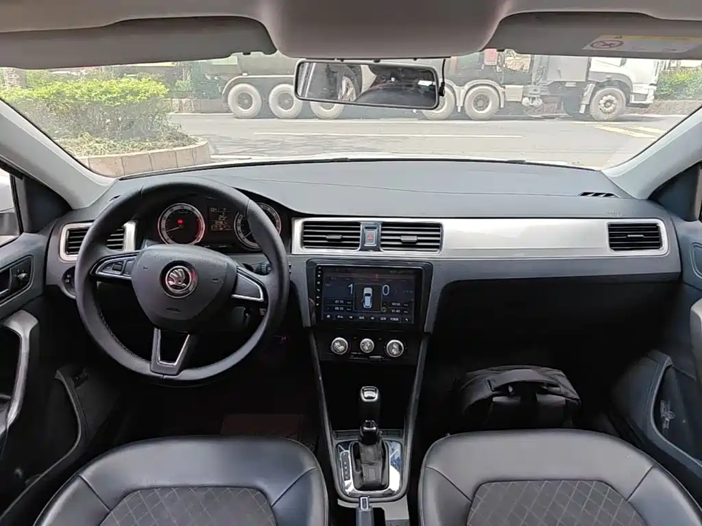 Skoda Rapid — миниатюра 10