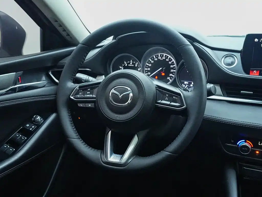 Mazda Atenza — миниатюра 8