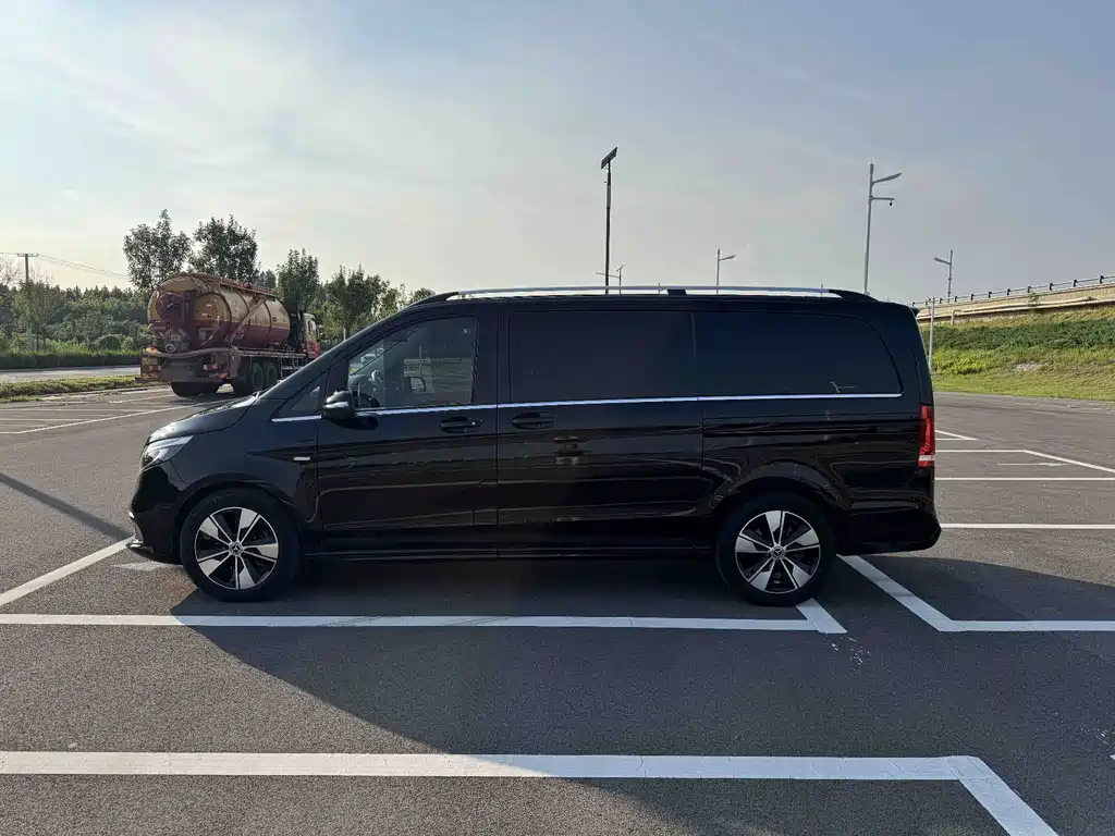 Mercedes-Benz V-Class — миниатюра 7