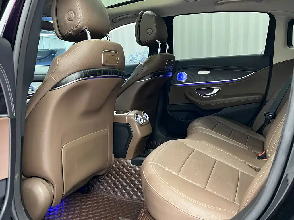 Mercedes-Benz E-Class — миниатюра 7