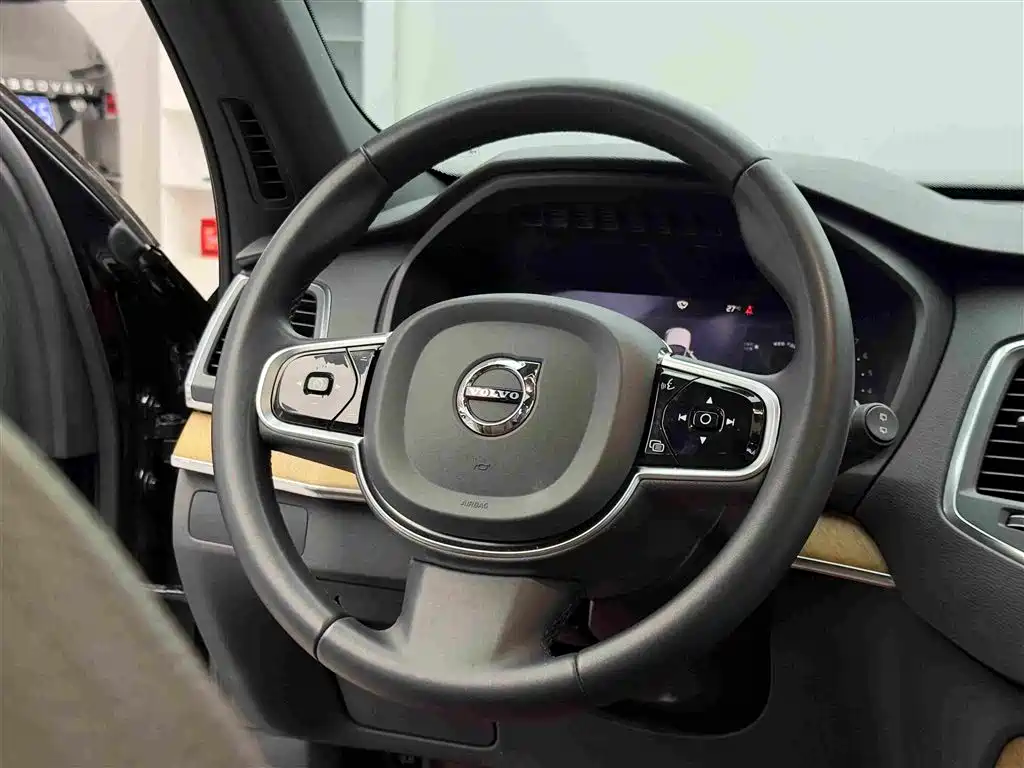 Volvo XC90 — миниатюра 13