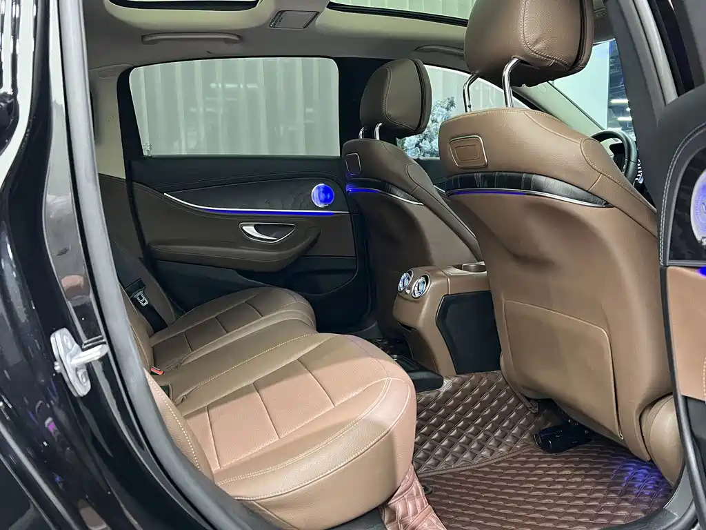 Mercedes-Benz E-Class — миниатюра 5