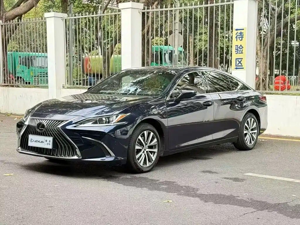 Lexus ES 2021