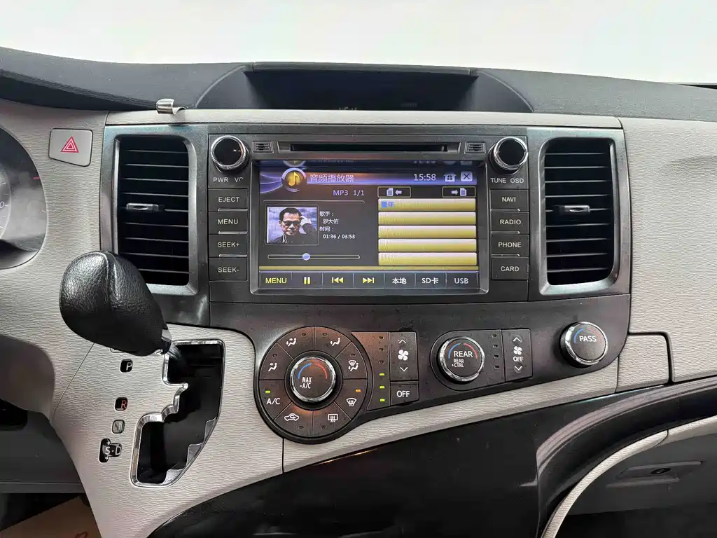 Toyota Sienna — миниатюра 13