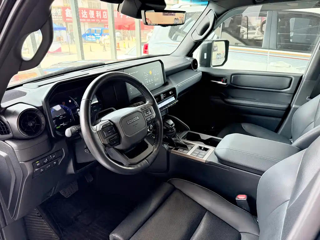 Toyota Land Cruiser Prado 2024 2.4T WX 6 мест