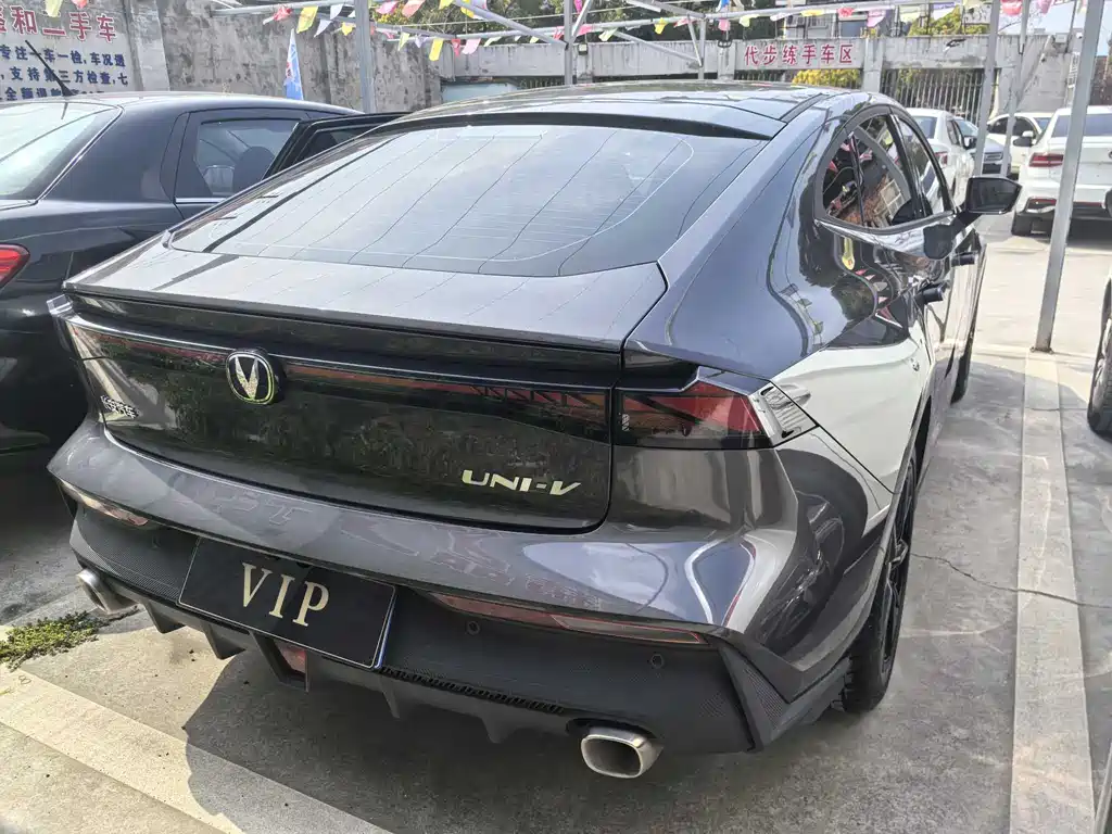 Changan UNI-V 2022 1.5T Luxury