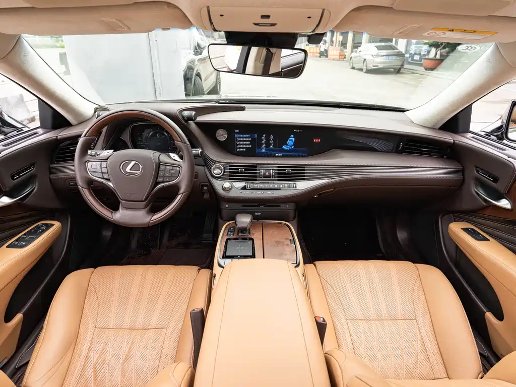 Lexus LS — миниатюра 13