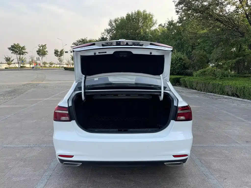 Roewe i6 Classic — миниатюра 8