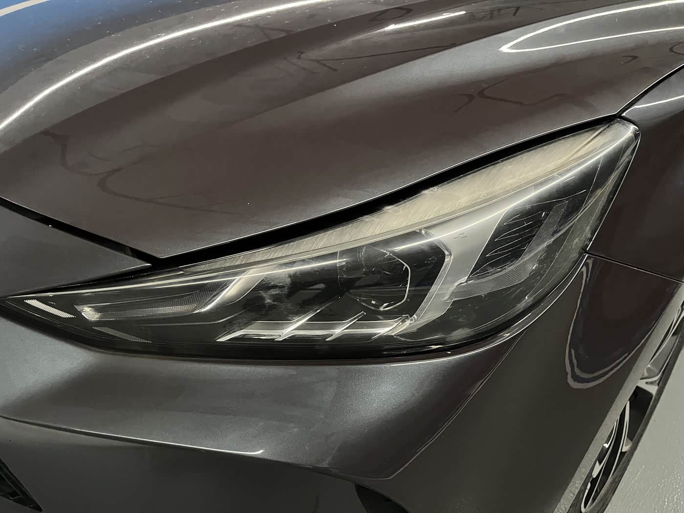 MG MG5 1.5 л 2022 г. Серебристо-серый, пробег 32000 км