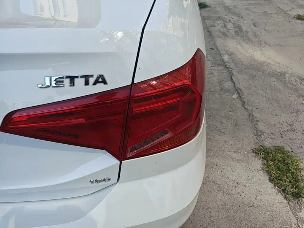 Volkswagen Jetta — миниатюра 8