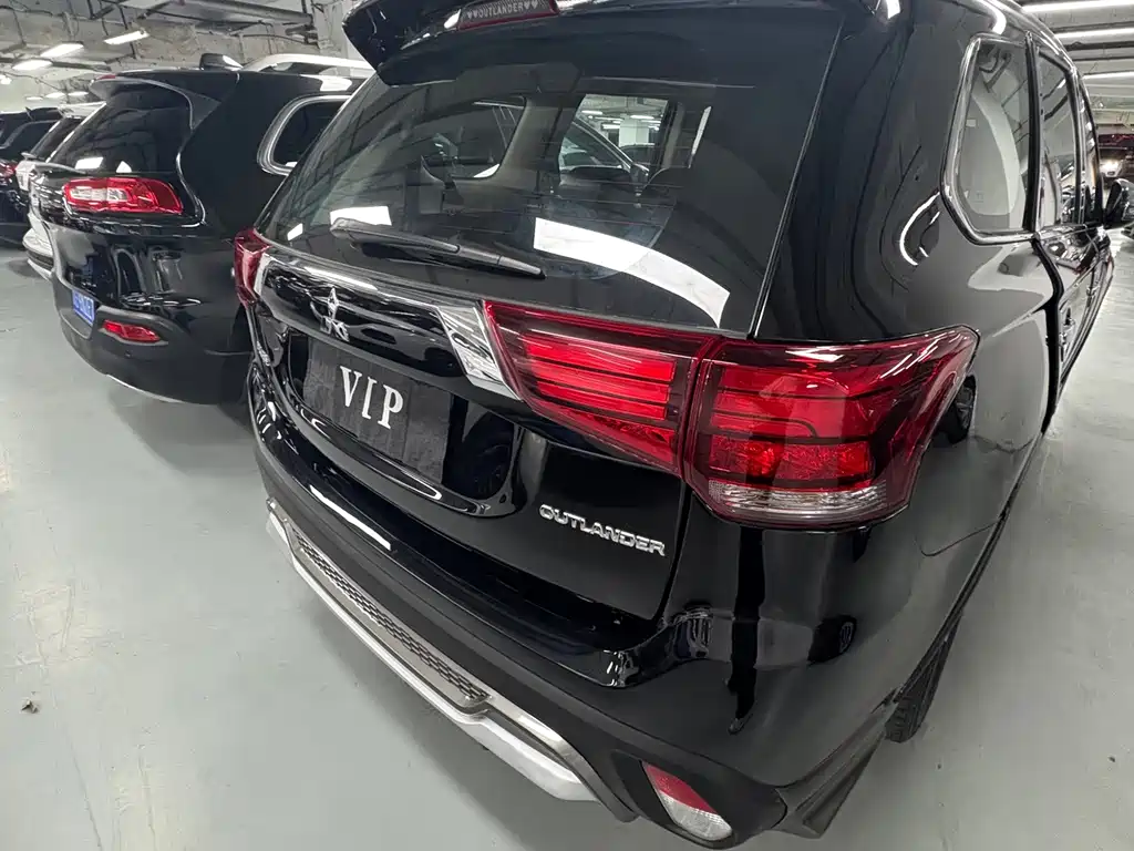 Mitsubishi Outlander — миниатюра 16