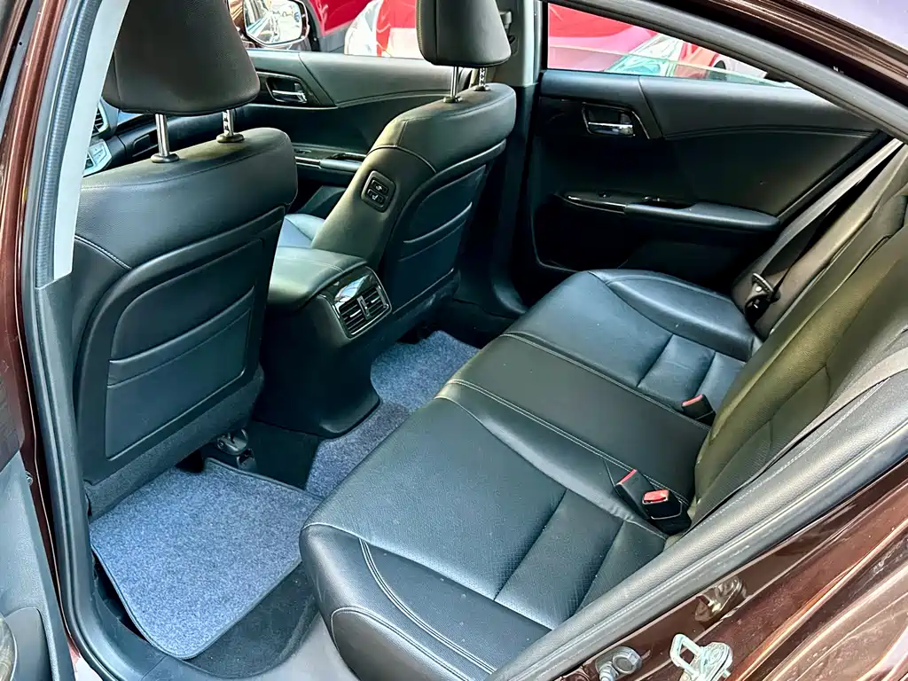 Honda Accord — миниатюра 13