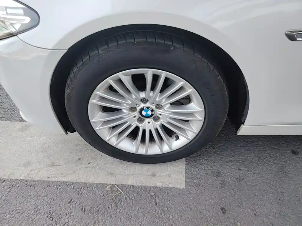 BMW 5 Series — миниатюра 23