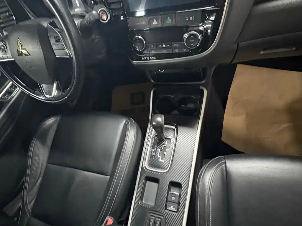 Mitsubishi Outlander — миниатюра 8