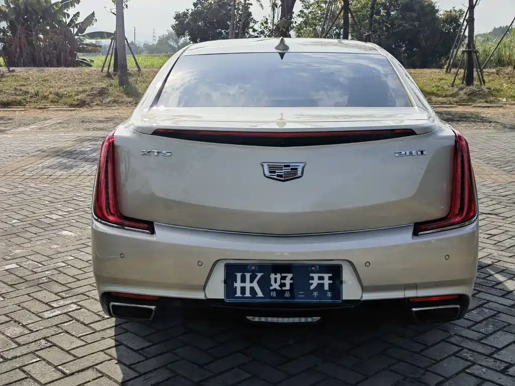 CADILLAC XTS