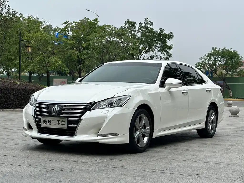 Toyota Crown 2018